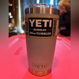 Yeti Rambler 20 oz Tumbler cosmic lilac. NWT Magslider lid